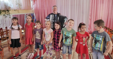 Новый музыкальный инструмент и помощь школьникам из Донбасса: депутаты облдумы поделились новостями из своих округов